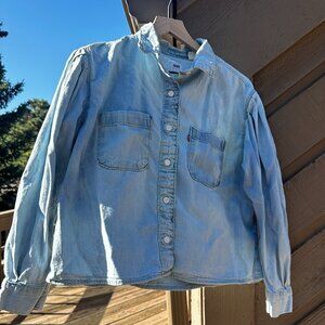 EUC Levis Cropped Light Wash Denim Puff Sleeve Shirt/Shacket
